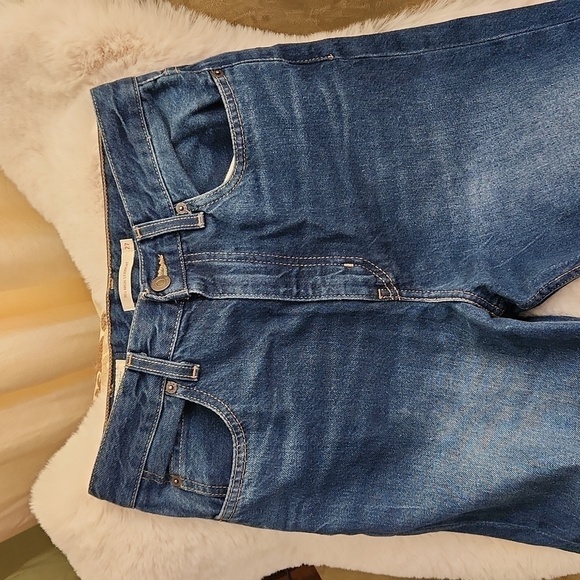 EUC Levi Dark Blue High Rise Straight Jeans-Size 27 Waist​​​​​​​​ - Picture 2 of 5